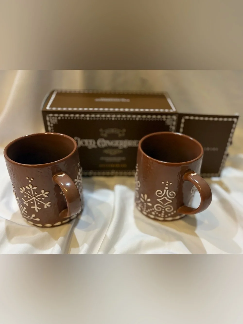 POTTERY BARN - ICED GINGERBREAD - STONEWARE MUGS SET 2 NEW NIB